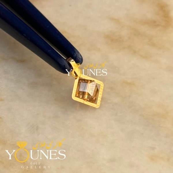 آویز طلا سواروسکی مربعی هلویی